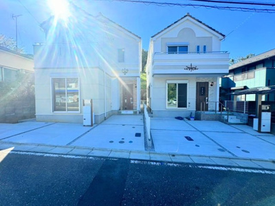 【外観】 | ♢♦竹山二丁目新築戸建全2棟2号棟♦♢ | ◆堂々たる趣ながら、主張し過ぎずどこか余裕を感じさせるシャープなフォルムで佇む邸宅は、晴天の空と照らし合わせる事で、本来あるべき完成形の姿を見せてくれます。