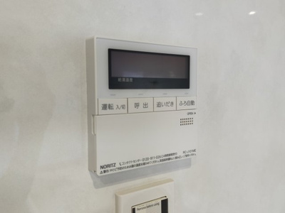 【発電・温水設備】 | 鶴見緑地コーポ | 給湯器のリモコンです。自動湯張り機能や追焚機能が使えます。