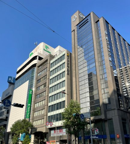 フクダ不動産堺筋本町ビルの外観|外壁を「カーテンウォール」仕様にリニューアル済み！