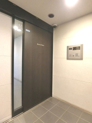 【エントランス】 | ビバリーホームズ城北中央公園 | 防犯性に優れたオートロックセキュリティー