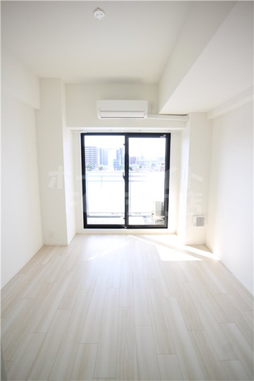【居間・リビング】 | S-RESIDENCE大阪九条North | 居間です