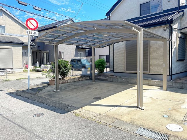 柏市常盤台　中古戸建ての駐車場|嬉しいカーポート付きの駐車スペース！