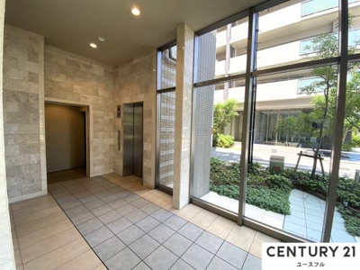 【エントランス】 | サンメゾン三国ヶ丘ゲート | ☆高級感のあるエントランス！毎日の生活にも彩りが増します♪☆