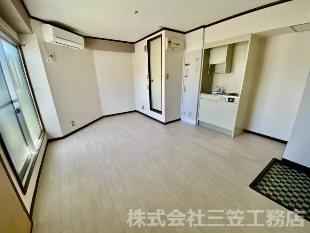 寝屋川市平池町の賃貸マンションの居間・リビング
