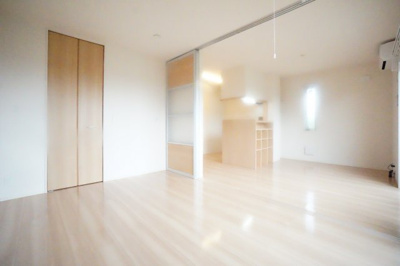 【洋室】 | サザンハート吉岡B棟 | ※同物件・反転タイプの写真です。