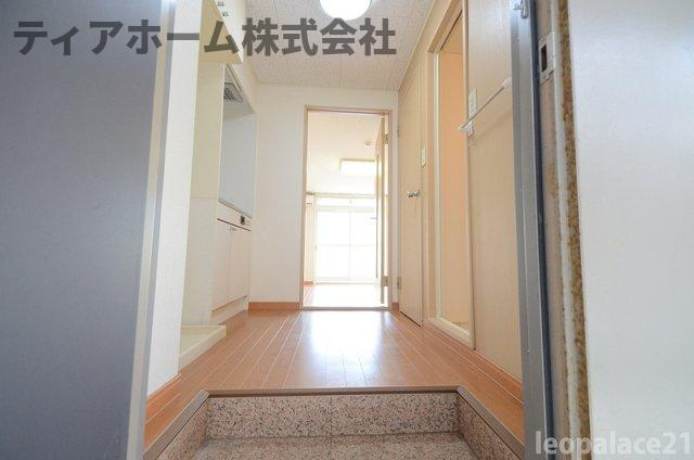 レオパレスＨＩＲＡＴＡＰａｒｔⅡの玄関|2階3階はカーペットになります。