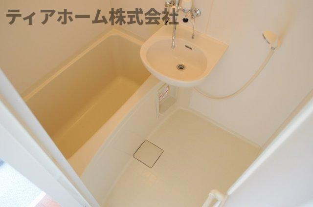 レオパレスＨＩＲＡＴＡＰａｒｔⅡの浴室|洗面台つきのお風呂