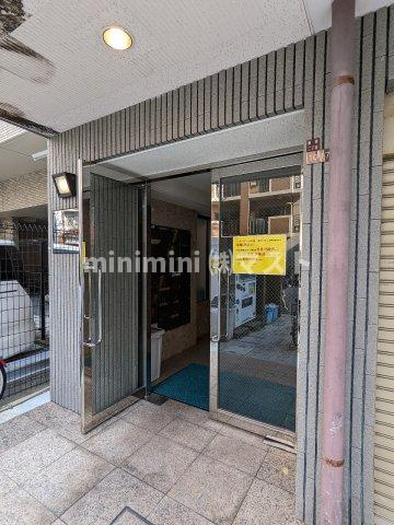 ルミエール西大橋のエントランス