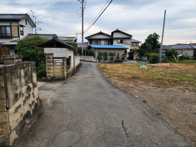 高崎市乗附町売土地 ②号地の前面道路含む現地写真