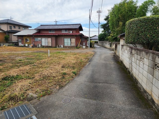 高崎市乗附町売土地 ②号地の前面道路含む現地写真
