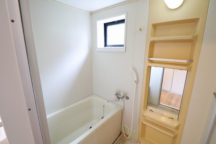 メープルハイム Aの浴室|浴室（追い焚き機能付き）