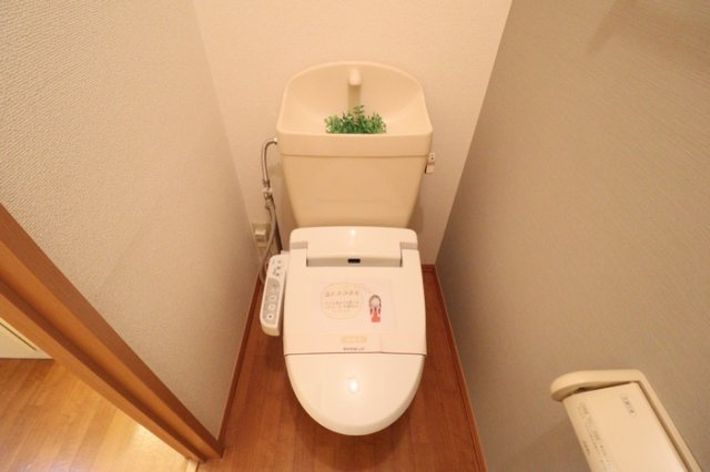 アークグレイスのトイレ|もちろん温水洗浄暖房便座です（デザインクロス仕様）