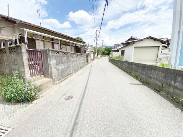 糟屋郡篠栗町津波黒3丁目　中古戸建の前面道路含む現地写真|前面道路含む現地写真です