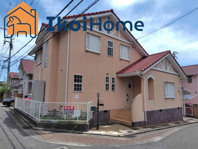 神戸市西区狩場台1丁目　中古一戸建の外観|令和6年7月全面リフォーム！新品の設備に綺麗な内装です。駐車場2台有り。閑静な住宅地でとっても静か。