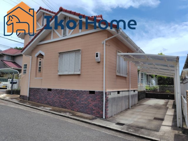 神戸市西区狩場台1丁目　中古一戸建の駐車場|●年中無休：見学時間9:00～20:00・当日予約可●駐車場は縦列で2台可能です。カーポート付き。