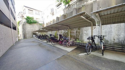 【その他共用部分】 | リンデンハイム赤塚 | 敷地内に自転車置き場があります(^^)/