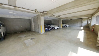 【駐車場】 | リンデンハイム赤塚 | 屋根付きの駐車場あり☆