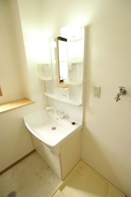 忙しい朝に便利な独立洗面台