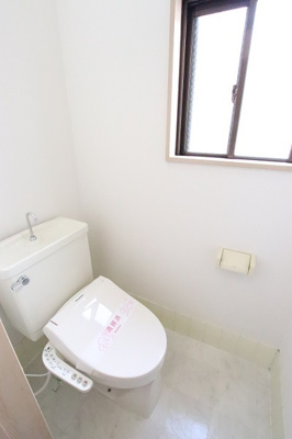 ★トイレに窓あります★