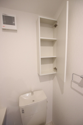 トイレ／収納棚