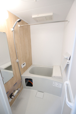 追焚き・浴室乾燥機付きバスルーム