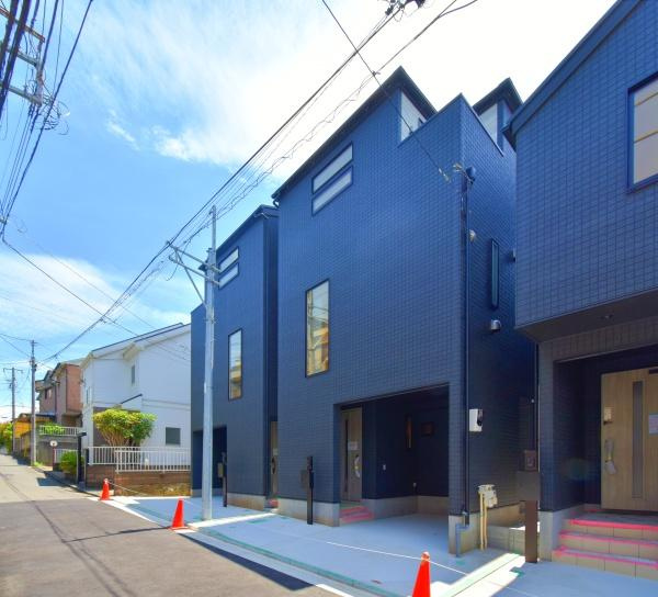 横浜市神奈川区六角橋３丁目の新築一戸建の外観|陽当りの良さが伝わります！
是非、現地にてご確認下さい。