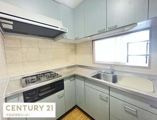 【キッチン】 | ベルデフラッツ九条 | L字型のカウンター付キッチンで料理しやすい環境です！