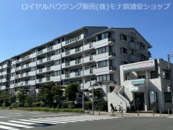 海風の街の画像