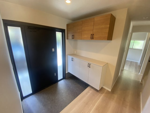 【玄関】 | 合志市豊岡 戸建 | ☆高級感のある玄関扉！シューズボックス付きでご来客時もすっきりした玄関を維持できます！☆