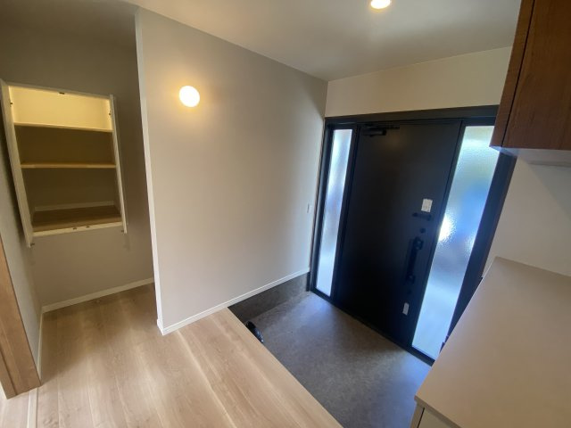 【玄関】 | 合志市豊岡 戸建 | ☆玄関はダウンライト仕様で、スッキリとしたオシャレな印象になりますね☆