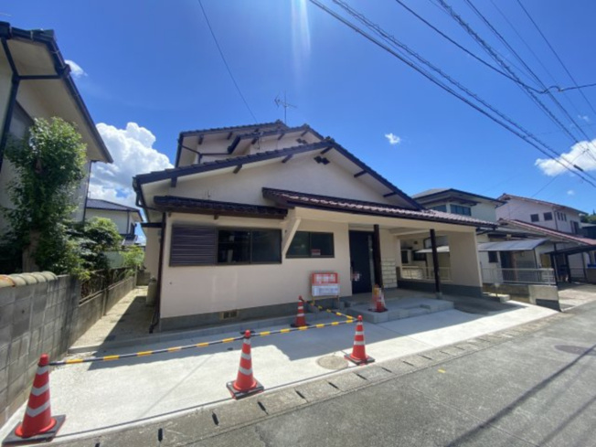 【外観】 | 合志市豊岡 戸建 | ☆令和6年1月 内装・外壁リフォーム完工済み！3LDK(ガレージ・サンルーム・庭付き)のお家です！☆
