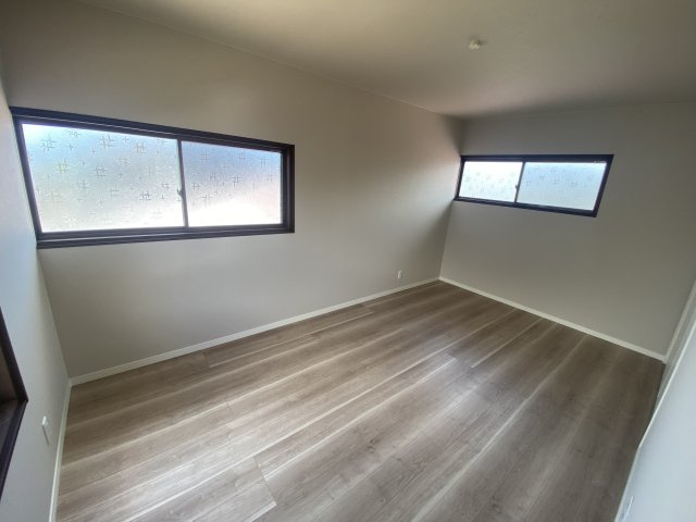 【洋室】 | 合志市豊岡 戸建 | ☆2階　南側7.5帖の洋室！クローゼット付き！☆