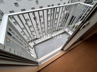  | アースブルージュ