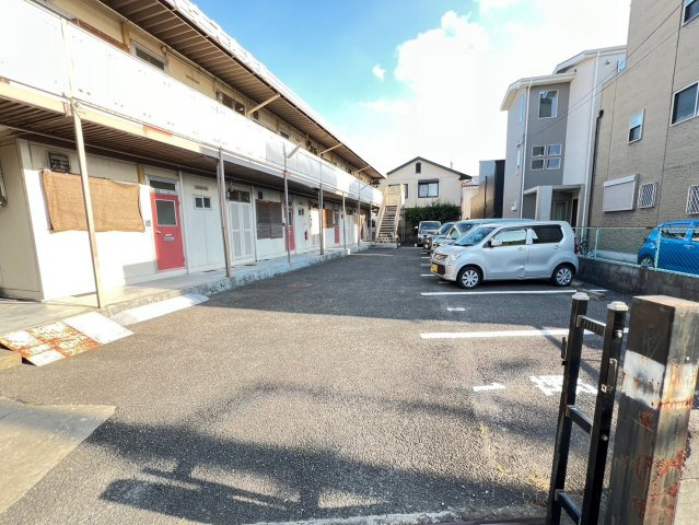 アイボリーハウスの駐車場