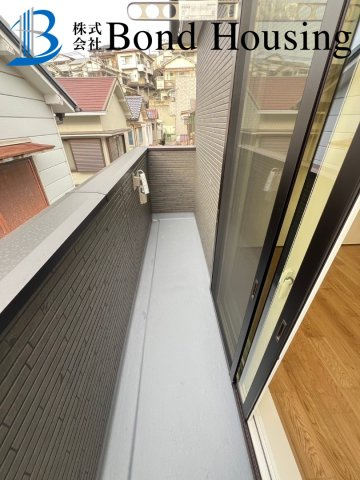 人気の学校区・お車１台駐車可・中朝霧丘　限定１棟のバルコニー