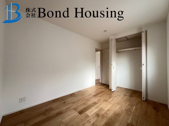 人気の学校区・お車１台駐車可・中朝霧丘　限定１棟の洋室