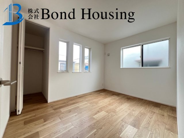 人気の学校区・お車１台駐車可・中朝霧丘　限定１棟の洋室