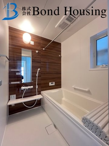 人気の学校区・お車１台駐車可・中朝霧丘　限定１棟の浴室