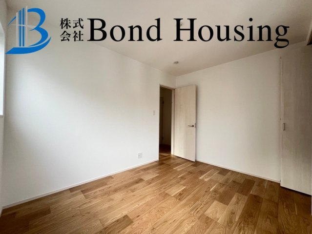 人気の学校区・お車１台駐車可・中朝霧丘　限定１棟の洋室