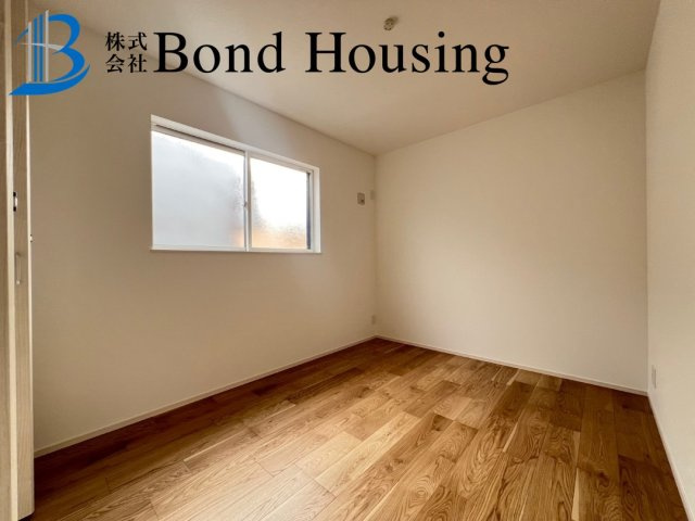 人気の学校区・お車１台駐車可・中朝霧丘　限定１棟の洋室