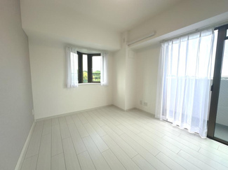 【洋室】 | ロイヤルステージ海老名 | 南向き・2面採光：洋室5.1帖