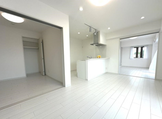 【居間・リビング】 | ロイヤルステージ海老名 | 南向き：LDK12帖