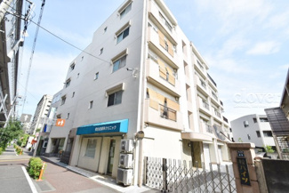 【外観】 | さほど大きなサイズではありませんが、清潔感があり、好感の持てるマンション外観。ぜひ一度、現地でご覧ください。～即日のご見学可能～　お問合せはお気軽にどうぞ。