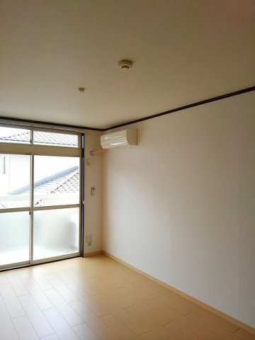 エルディム西塚Ｂの居間・リビング|ゆったり過ごせるリビングです