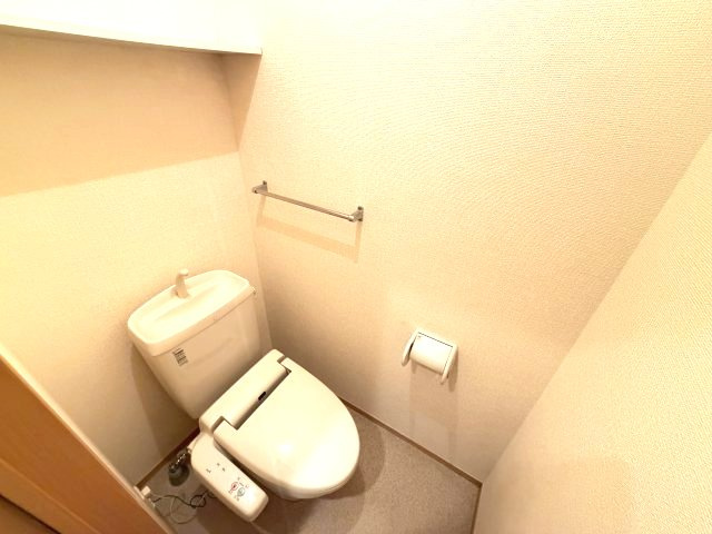 アルシュ　川のトイレ