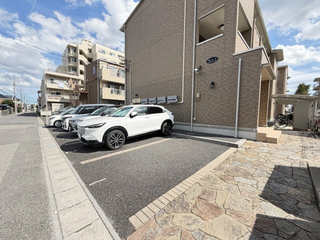 アルシュ　川の駐車場