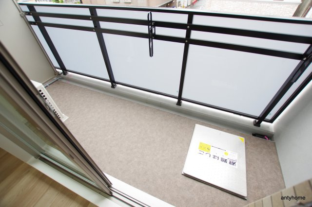 ライジングメゾン本町橋　仲介手数料無料のバルコニー