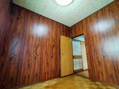 【洋室】 | 鶴見区今津南３丁目中古戸建 | 洋室（約4.5帖）：間取り中央の洋室です。