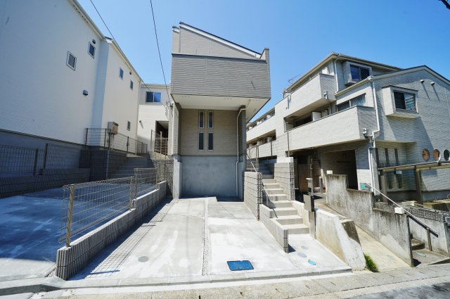 【横浜市旭区二俣川2丁目77-5全3棟新築戸建て】★仲介手数料無料★（二俣川小学校・万騎が原中学校）の外観