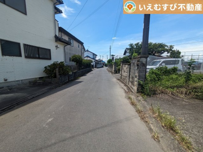 【前面道路含む現地写真】 | 熊谷市上中条　中古戸建 | 見通しの良い前面道路